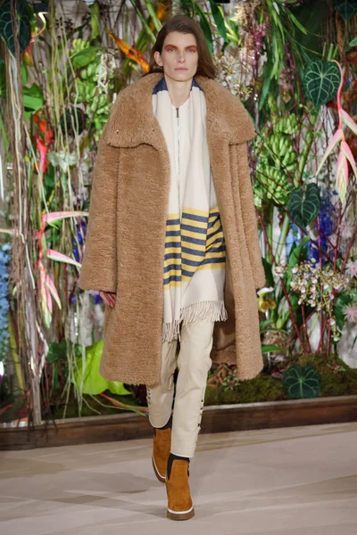Look 32